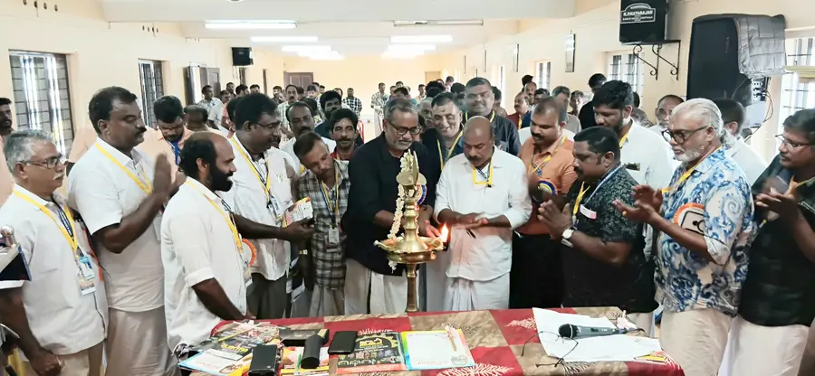ലൈറ്റ് ആൻഡ് സൗണ്ട് വെൽഫെയർ അസോസിയേഷൻ ഓഫ് കേരള ജില്ലാ സമ്മേളനം
പി പ്രസാദ് എംഎൽഎ ഉദ്ഘാടനംചെയ്യുന്നു