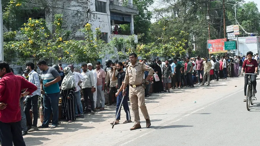 long queue lpg kanpur