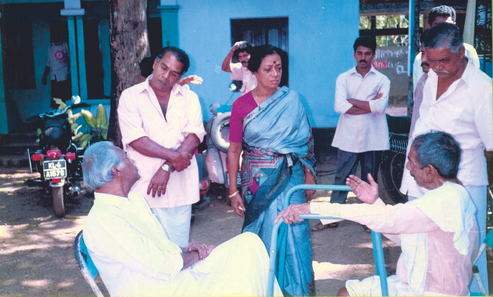 കായംകുളത്തെ കെപിഎസി ഓഫീസിൽ ജി ദേവരാജൻ, സുലോചന തുടങ്ങിയവർ 