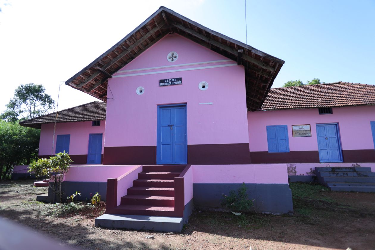 അയ്‌മനത്തെ ഉയർന്ന ജാതിക്കാർക്കായി ഉണ്ടായിരുന്ന സ്‌കൂൾ        ഫോട്ടോ: ഡി മനോജ്‌ വൈക്കം