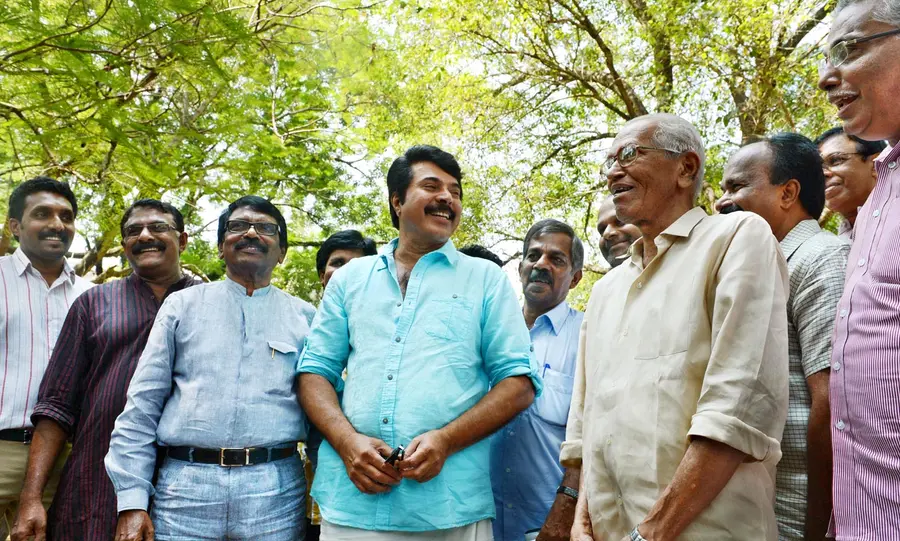 സാനുമാഷ്, മമ്മൂട്ടി, കെ ആർ വിശ്വംഭരൻ തുടങ്ങിയവർ മഹാരാജാസ് കോളേജിൽ