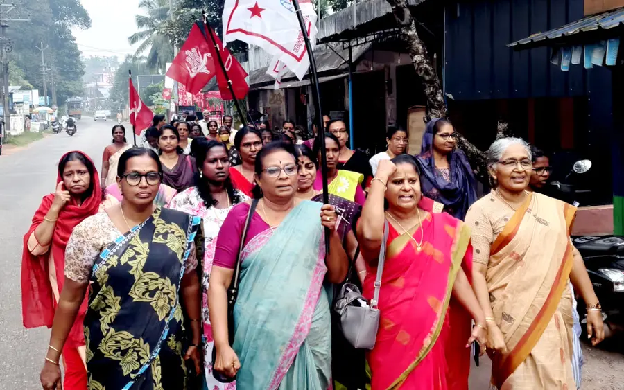 രാഹുൽ മാങ്കൂട്ടത്തിലിന്റെ രാജി ആവശ്യപ്പെട്ട് ജനാധിപത്യ മഹിളാ അസോസിയേഷൻ സംസ്ഥാന പ്രസിഡന്റ്
സൂസൻ കോടിയുടെ നേതൃത്വത്തിൽ നടത്തിയ പ്രകടനം