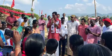ചാലക്കുടി മണ്ഡലം എല്‍ഡിഎഫ് സ്ഥാനാര്‍ഥി അഡ്വ. ബിജു എസ് ചിറയത്തിന് -മലക്കപ്പാറയില്‍ നല്‍കിയ സ്വീകരണം