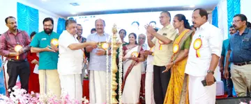 മത്സ്യകർഷക സംഗമവും മത്സ്യകർഷക അവാർഡ് വിതരണവും ഫിഷറീസ് മന്ത്രി സജി ചെറിയാൻ ഉദ്ഘാടനംചെയ്യുന്നു.  ധനമന്ത്രി കെ എൻ ബാലഗോപാൽ സമീപം