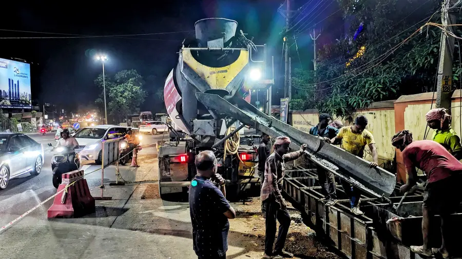 മാനാഞ്ചിറ വെള്ളിമാടുകുന്ന് റോഡ് പ്രവൃത്തി രാത്രി വൈകിയും പുരോഗമിക്കുന്നു. മലാപ്പറമ്പ് നിന്നുള്ള ദൃശ്യം.
ഫോട്ടോ: മിഥുൻ അനില മിത്രൻ