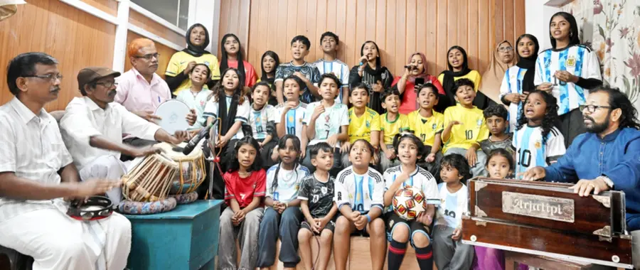The rhythm of football and the melody of the maple song
