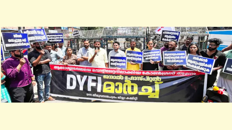 ഡിവൈഎഫ്ഐ ജില്ലാ കമ്മിറ്റിയുടെ നേതൃത്വത്തിൽ ജനറൽ ആശുപത്രിയിലേക്ക് നടത്തിയ മാർച്ച് സംസ്ഥാന സെക്രട്ടറി എം വിജിൻ എംഎൽഎ ഉദ്ഘാടനം ചെയ്യുന്നു 