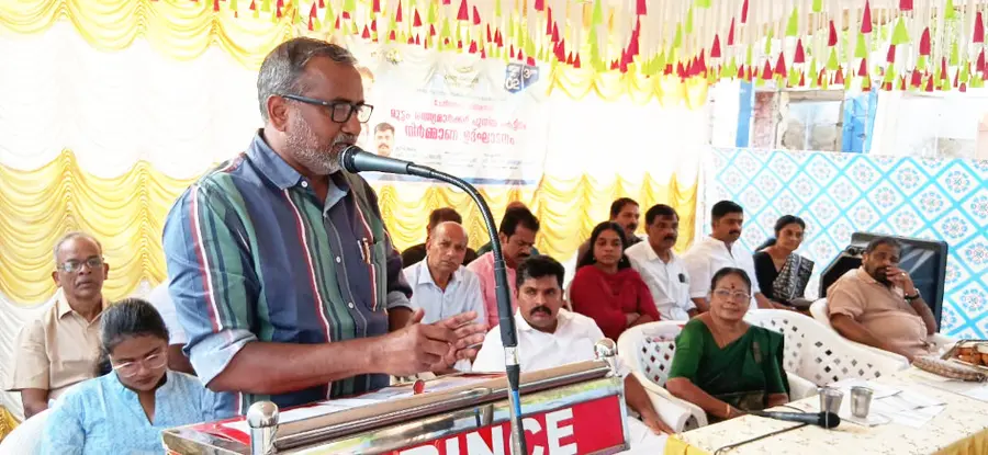 ചേർത്തല മുട്ടം മത്സ്യ മാർക്കറ്റ് നവീകരണ പദ്ധതി മന്ത്രി പി പ്രസാദ് ഉദ്ഘാടനംചെയ്യുന്നു