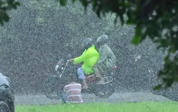 ബുധനാഴ്ച വൈകീട്ട് പെയ്ത മഴയിൽ തേക്കിൻകാട് മൈതാനിയിൽ നിന്നുള്ള  ദൃശ്യം               /ഫോട്ടോ: സുരേന്ദ്രൻ മടിക്കൈ