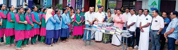 നഗരസഭയിലെ ഹരിതകർമ സേനാംഗങ്ങൾക്കും ശുചീകരണ തൊഴിലാളികൾക്കും ലയൺസ് ക്ലബ്‌ ഓഫ് കയർലാൻഡ്‌ നേതൃത്വത്തിൽ മഴക്കോട്ട്‌ വിതരണം നഗരസഭാധ്യക്ഷൻ എസ് സോബിൻ ഉദ്‌ഘാടനംചെയ്യുന്നു