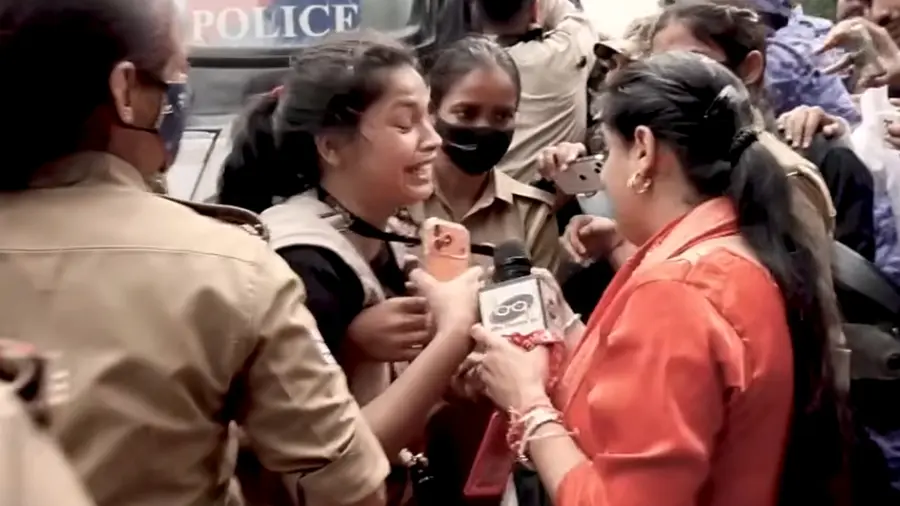 media persons attacked by delhi police