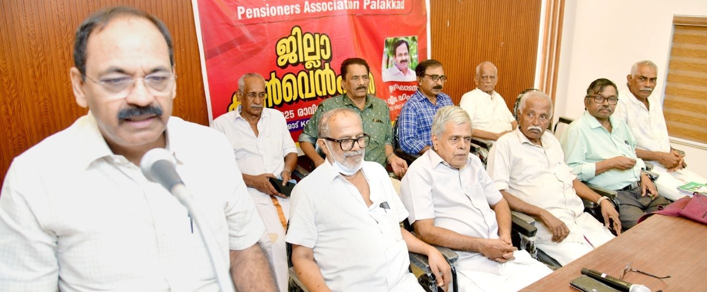 ഓൾ ഇന്ത്യ പോസ്‌റ്റൽ ആർഎംഎസ്‌ പെൻഷനേഴ്‌സ്‌ അസോസിയേഷൻ ജില്ലാ കൺവൻഷൻ സിഐടിയു  ജില്ലാ സെക്രട്ടറി എം ഹംസ ഉദ്ഘാടനം ചെയ്യുന്നു