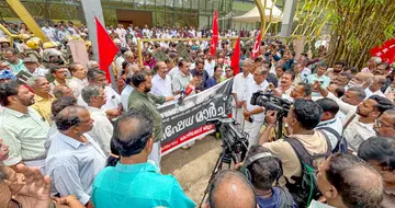 മലബാർ മേഖല മിൽമ ബോർഡിനെ പിരിച്ചുവിടുന്ന യുഡിഎഫ് സർക്കാർ നിലപാടിനെതിരെ കേരളം കർഷകസംഘം നേതൃത്വത്തിൽ നടത്തിയ പ്രതിഷേധ പ്രകടനം സംസ്ഥാന വൈസ് പ്രസിഡന്റ് എം മെഹബൂബ് ഉദ്ഘാടനംചെയ്യുന്നു