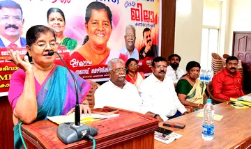മൾട്ടിലെവൽ മാർക്കറ്റിങ് എംപ്ലോയീസ്‌ യൂണിയൻ ജില്ലാ കൺവൻഷൻ സിഐടിയു അഖിലേന്ത്യ വൈസ്‌ പ്രസിഡന്റ്‌  ജെ മേഴ്‌സിക്കുട്ടിഅമ്മ ഉദ്‌ഘാടനംചെയ്യുന്നു
