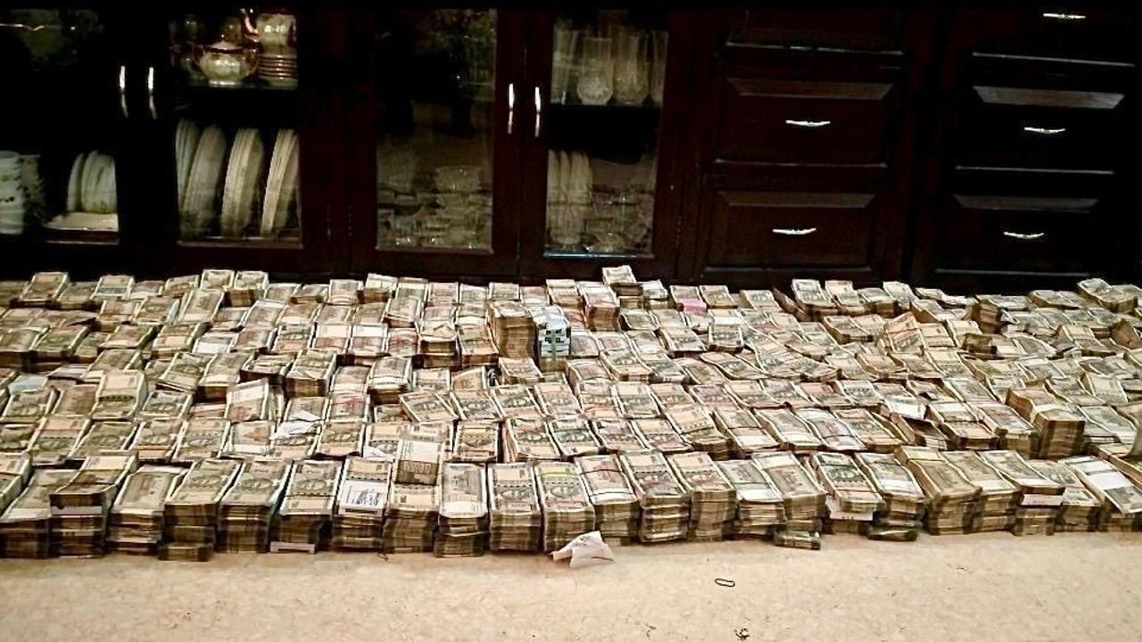 money seized from ips officer