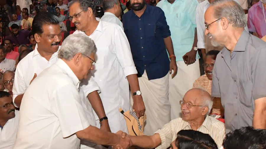mp parameshwaran with yechury