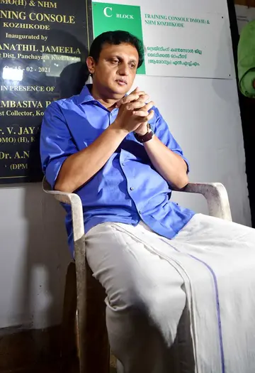 നിപാ ബാധിത പ്രദേശങ്ങളിലുള്ളവർക്ക്‌ ആശ്വാസമേകുന്നതിൽ സർക്കാർ  പരാജയപ്പെട്ടതിൽ പ്രതിഷേധിച്ച്‌   കൺട്രോൾ റൂമിനു മുന്നിൽ കുത്തിയിരിപ്പ്‌ സമരം നടത്തുന്ന പി എ മുഹമ്മദ്‌ റിയാസ്‌ എംഎൽഎ