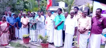 കരുനാഗപ്പള്ളി മുനിസിപ്പാലിറ്റിക്കു മുന്നിലെ സിപിഐ എം പ്രതിഷേധം ഏരിയ സെക്രട്ടറി എ അനിരുദ്ധൻ  ഉദ്ഘാടനംചെയ്യുന്നു 