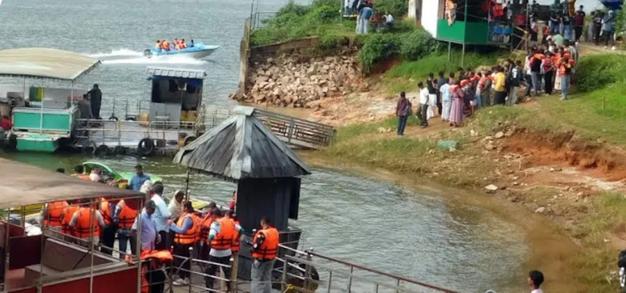 കാട്ടാനകളെ കണ്ട് ബോട്ടിങ് നടത്തണോ? എങ്കിൽ നേരെ മാട്ടുപ്പെട്ടിയിലേക്ക് പോര്.