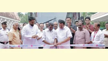 നിയമസഭാ സാമാജികർക്കായി കോട്ടയം കാരിത്താസ് ആശുപത്രിയുടെ മെഡിക്കൽ സ്ക്രീനിങ് ക്യാമ്പ്
സ്പീക്കർ തിരുവഞ്ചൂർ രാധാകൃഷ്ണൻ, മന്ത്രി കെ മുരളീധരൻ എന്നിവർ ചേർന്ന് ഉദ്ഘാടനം ചെയ്യുന്നു