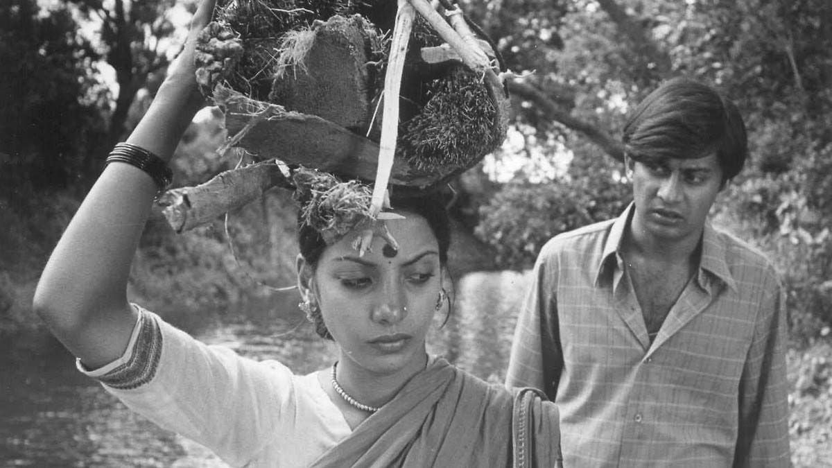 ‘അങ്കുർ’ എന്ന സിനിമയിൽ ശബാന ആസ്‌മിയും അനന്ത്‌ നാഗും