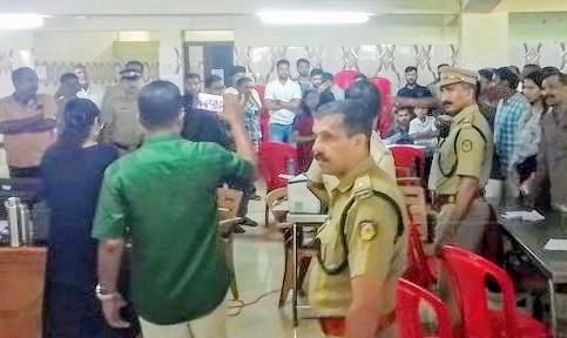 നാദാപുരം പഞ്ചായത്തിൽ സെക്രട്ടറിയെ ഭീഷണിപ്പെടുത്തിയതിനെ തുടർന്നുണ്ടായ  സംഘർഷാവസ്ഥ