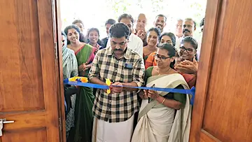 ചേർത്തല ഗവ. എച്ച്എസ്എസിൽ നഗരസഭ ഒരുക്കിയ ഹൈടെക് സൗകര്യങ്ങൾ നഗരസഭാധ്യക്ഷൻ എസ് സോബിൻ ഉദ്ഘാടനംചെയ്യുന്നു