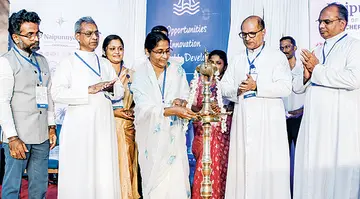 ചേർത്തല നൈപുണ്യ സ്‌കൂൾ ഓഫ് മാനേജ്മെന്റിൽ ബ്ലൂ ഇക്കോണമി ദ്വിദിന  സിമ്പോസിയം ഡെപ്യൂട്ടി സ്‌പീക്കർ ഷാനിമോൾ ഉസ്‌മാൻ  ഉദ്ഘാടനംചെയ്യുന്നു