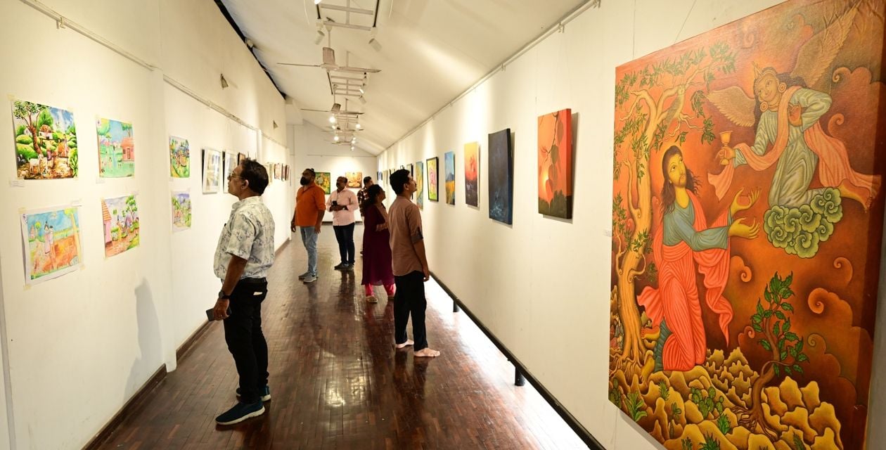 ആർട്ട് ഗ്യാലറിയിൽ ആരംഭിച്ച നന്മ ചിത്ര പ്രദർശനത്തിൽ നിന്ന്