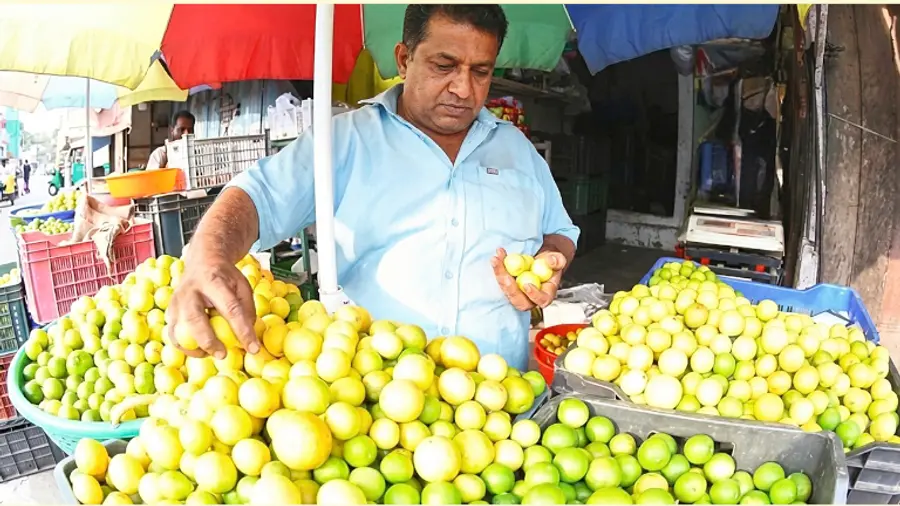 നാരങ്ങ വ്യാപാരി മോഹനൻ