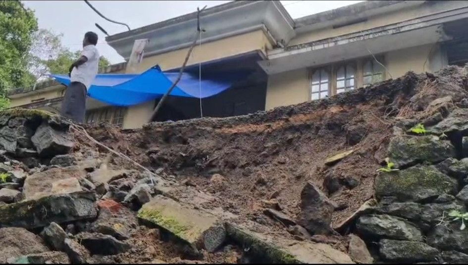   അപകടാവസ്ഥയിലായ വീട്