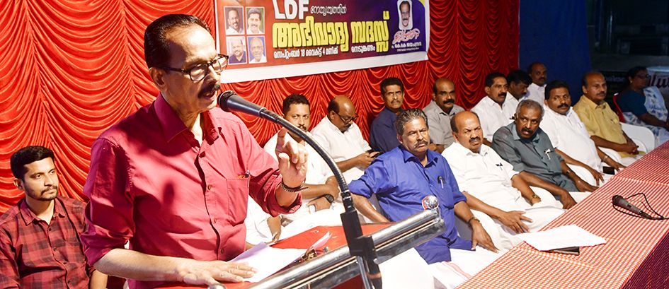 എല്‍ഡിഎഫ് അഭിവാദ്യ സദസ്സ്‌ നെടുങ്കണ്ടത്ത് സിപിഐ എം സംസ്ഥാന സെക്രട്ടറിയറ്റംഗം കെ കെ ജയചന്ദ്രൻ  ഉദ്ഘാടനംചെയ്യുന്നു