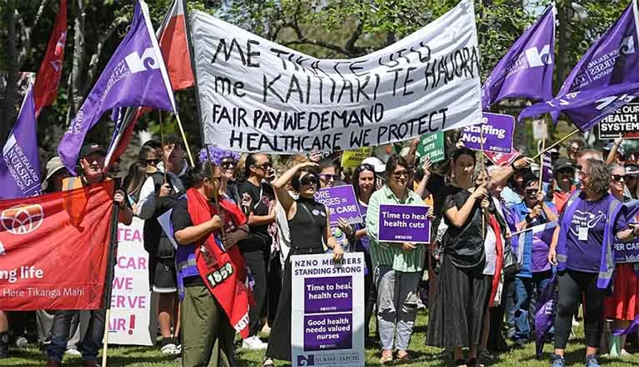 ന്യൂസിലൻഡിൽ ലക്ഷം പേരുടെ
പണിമുടക്ക്