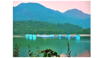കൂട്‌ മത്സ്യകൃഷി പദ്ധതി നടപ്പാക്കുന്ന നെയ്യാർ റിസർവോയർ