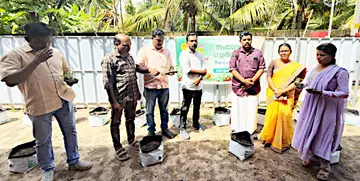 കേരള എൻജിഒ യൂണിയൻ ചേർത്തല ഏരിയ കമ്മിറ്റിയുടെ പച്ചക്കറികൃഷി
നഗരസഭാധ്യക്ഷൻ എസ് സോബിൻ ഉദ്ഘാടനംചെയ്യുന്നു
