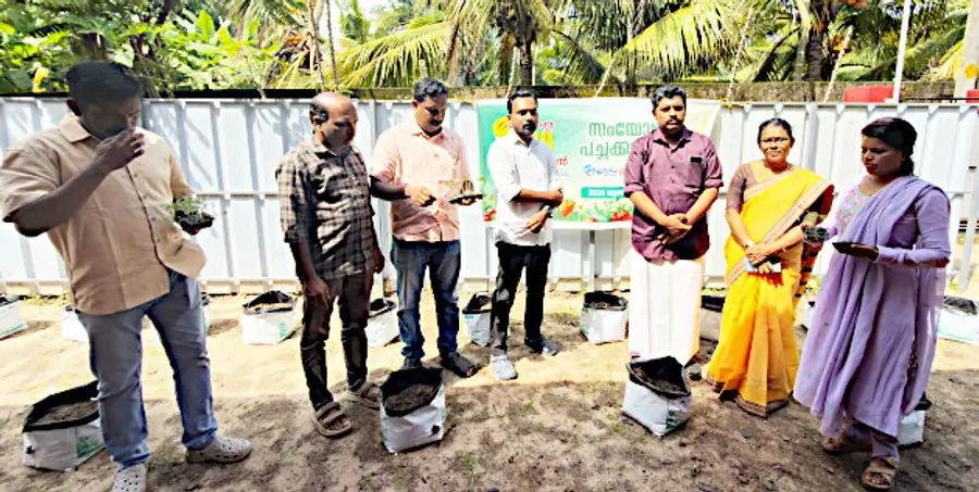 കേരള എൻജിഒ യൂണിയൻ ചേർത്തല ഏരിയ കമ്മിറ്റിയുടെ പച്ചക്കറികൃഷി  നഗരസഭാധ്യക്ഷൻ എസ്‌ സോബിൻ ഉദ്‌ഘാടനംചെയ്യുന്നു