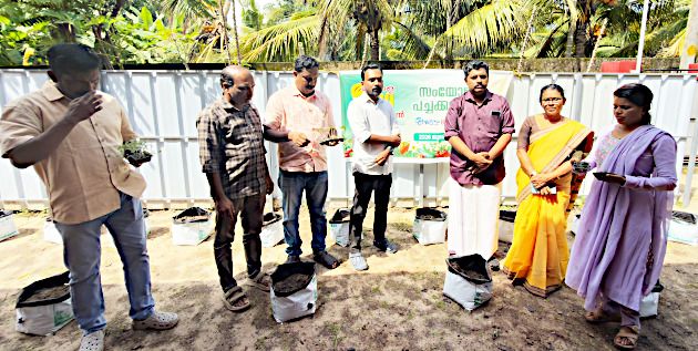 കേരള എൻജിഒ യൂണിയൻ ചേർത്തല ഏരിയ കമ്മിറ്റിയുടെ പച്ചക്കറികൃഷി  നഗരസഭാധ്യക്ഷൻ എസ്‌ സോബിൻ ഉദ്‌ഘാടനംചെയ്യുന്നു