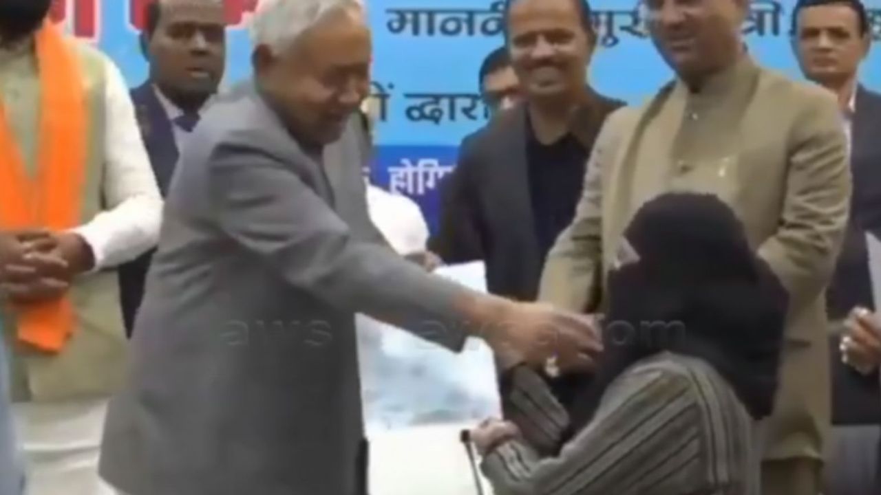 nitish kumar pulls down hijab