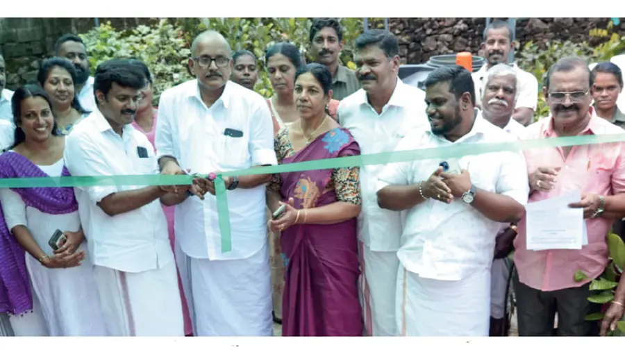 പാമ്പാക്കുട ബ്ലോക്ക് പഞ്ചായത്ത് മോഡൽ അഗ്രോ സർവീസ് സെന്ററിന്റെ നേതൃത്വത്തിൽ- കൂത്താട്ടുകുളം ചോരക്കുഴി നഴ്‌സറിയിൽ ഞാറ്റുവേലച്ചന്ത തുടങ്ങി. 