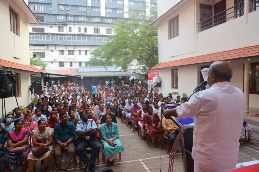 കേരള കോ –ഓപ്പറേറ്റീവ് എംപ്ലോയീസ് യൂണിയൻ നേതൃത്വത്തിൽ നടന്ന എൻ എസ് സഹകരണ ആശുപത്രി ജീവനക്കാരുടെ തെരഞ്ഞെടുപ്പ് കൺവവൻഷൻ  സിപിഐ എം ജില്ലാ സെക്രട്ടറിയുടെ ചുമതല വഹിക്കുന്ന എസ് ജയമോഹൻ ഉദ്ഘാടനംചെയ്യുന്നു 