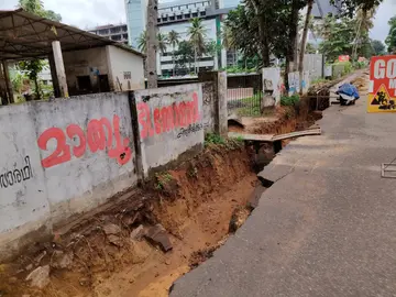 ചെങ്ങന്നൂർ‑-മാന്നാർ റോഡിൽ പരുമല ആശുപത്രിക്കും തിക്കപ്പുഴ ജങ്ഷനും  ഇടയിൽ ആരംഭിച്ച ഓട നിർമാണം