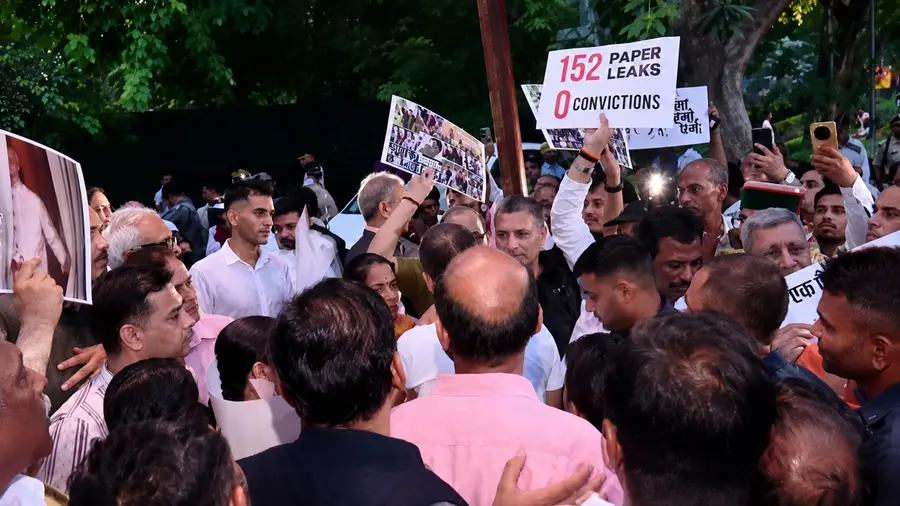 opposition protesൂ
