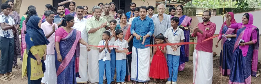 സർക്കാർ ബധിര വിദ്യാലയത്തിൽ മികവിന്റെ കേന്ദ്രം പദ്ധതിയുടെ ഭാഗമായി നിർമിച്ച ലോങ് ജമ്പ് പിറ്റ്
കെ പ്രേംകുമാർ എംഎൽ എ ഉദ്ഘാടനം ചെയ്യുന്നു