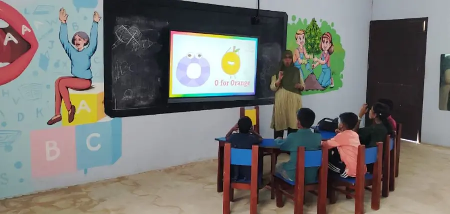 ഒറ്റപ്പാലം സർക്കാർ ബധിര വിദ്യാലയത്തിൽ നിർമിച്ച ഡിജിറ്റൽ ക്ലാസ് റൂം