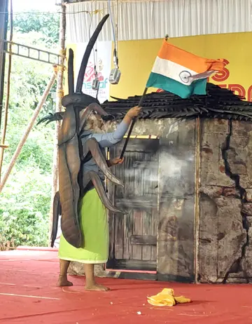 ആരോഗ്യശാസ്ത്ര സർവകലാശാല സെൻട്രൽ സോൺ കലോത്സവത്തിലെ പ്രച്ഛന്നവേഷ മത്സരത്തിൽ പാറ്റയുടെ വേഷം ധരിച്ചെത്തിയ ഭദ്ര രാജേഷ്