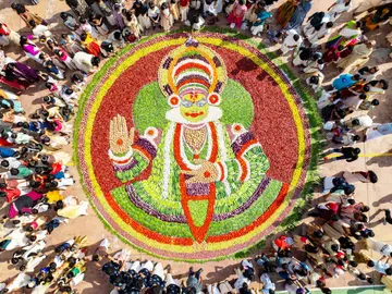 പച്ചക്കറികൾകൊണ്ട് ഒരുക്കിയ ‘പൂക്കളം’
