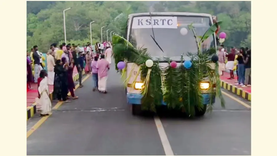 കുന്പിച്ചൽക്കടവ്‌ പാലത്തിലൂടെ ആരംഭിച്ച  കെഎസ്‌ആർടിസി ബസ്‌ സർവീസ്‌ 
