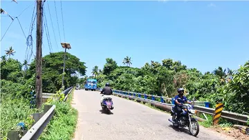 ആറ്റിങ്ങൽ–മണനാക്ക് പാതയിൽ കീഴാറ്റിങ്ങലിനുസമീപമുള്ള കൊല്ലമ്പുഴ പാലം 