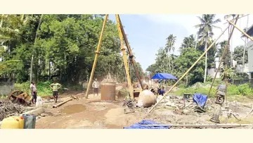 വക്കം ഭാഗത്ത് പുരോഗമിക്കുന്ന കായിക്കരക്കടവ് പാലത്തിന്റെ അവസാനഘട്ട പൈലിങ് 