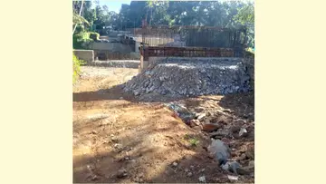 നിർമാണം നിലച്ച ഇരുമ്പിൽ -കന്നിപ്പുറം പാലം